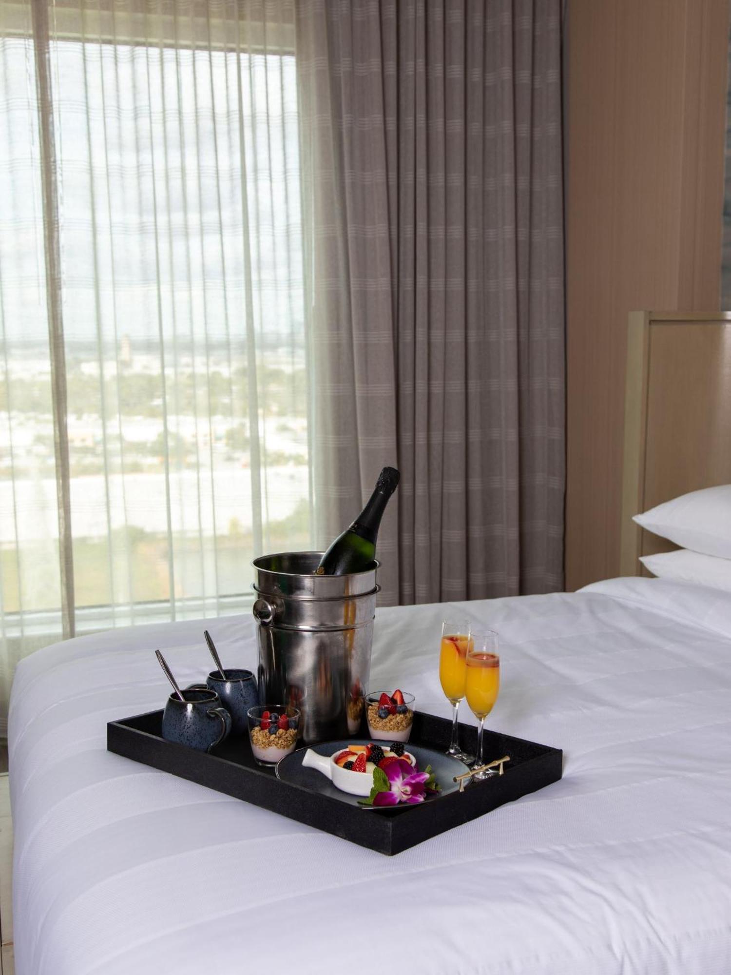 แมริออท ฟอร์ต ลอเดอร์เดล แอร์พอร์ต Hotel ดาเนียบีช ภายนอก รูปภาพ
